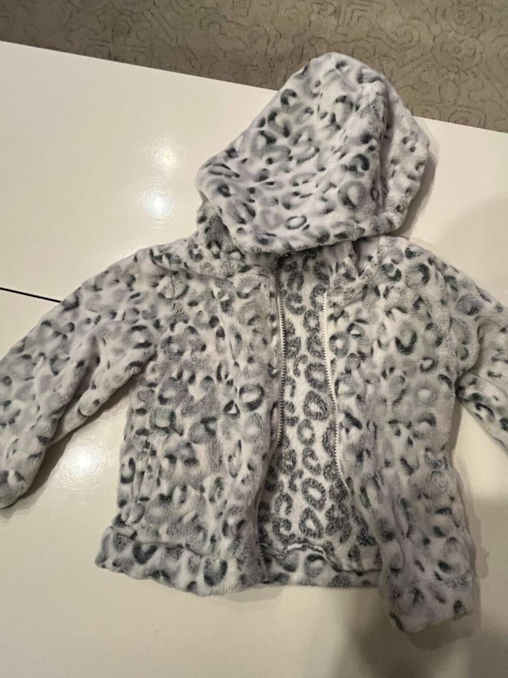 Splendid Faux Fur Hoodie with Front Zipper Girls  Size 12 18 months